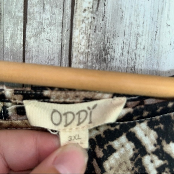 Oddy Oversized Snake Print Blouse - Picture 6 of 6